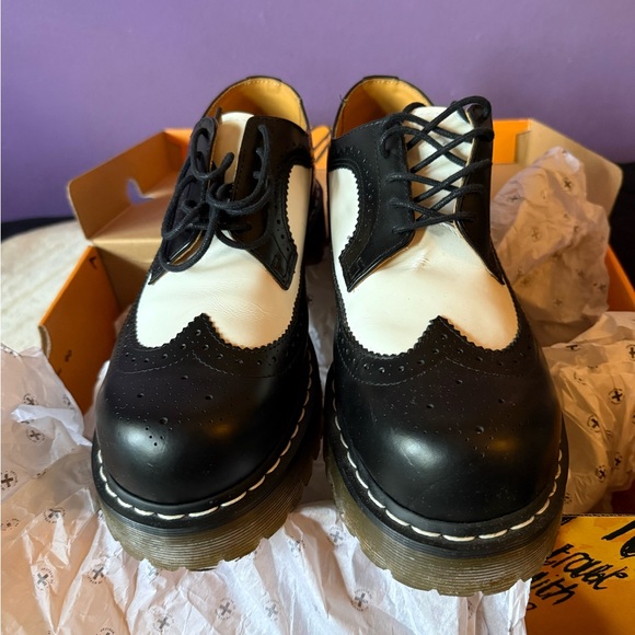 Dr. Martens 3989 Brogue Shoe BEX 34 F WT